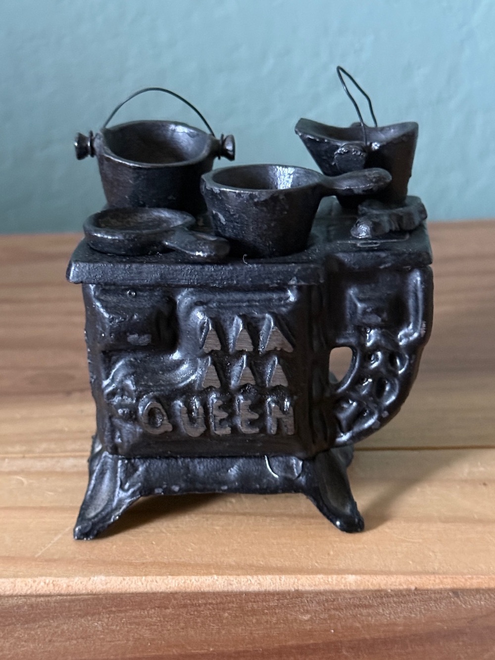Vintage Miniature Cast Iron Queen Stove Cookware Set Dollhouse Kitchen